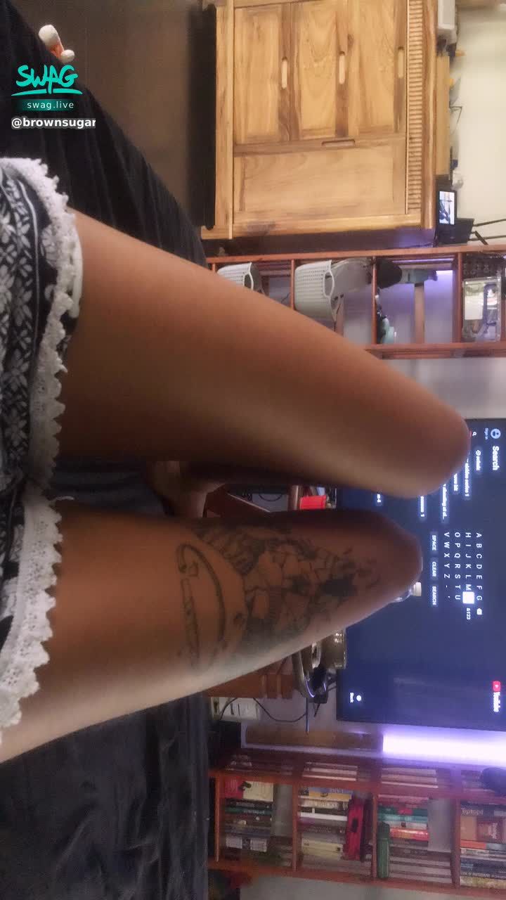  : Quarantine bored and horny, send me requests ;) and cucumbers to see me masturbate