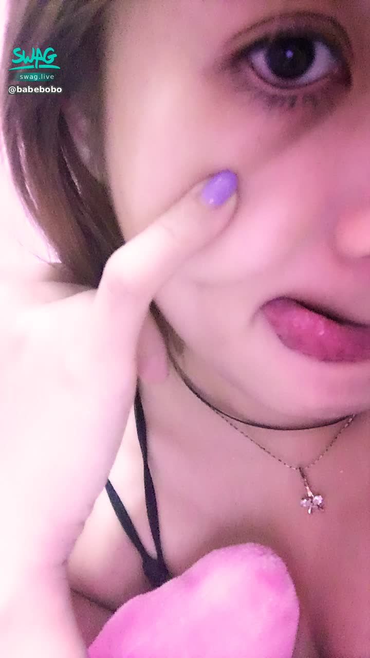 b******o : 💕扮鬼臉才是人家專長🤪話說我的下睫毛真長💦最近學校期中考超級宇宙無敵的忙啊❣️😫
😈誰下睫毛比我長呢❓