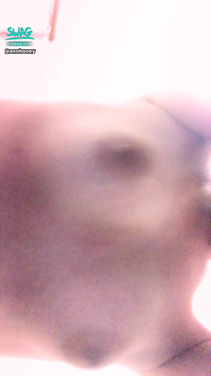 a******y : 上空露點高清不遮 雪白巨乳上下前後晃動 嬌喘的呻吟聲喘息聲 好淫蕩