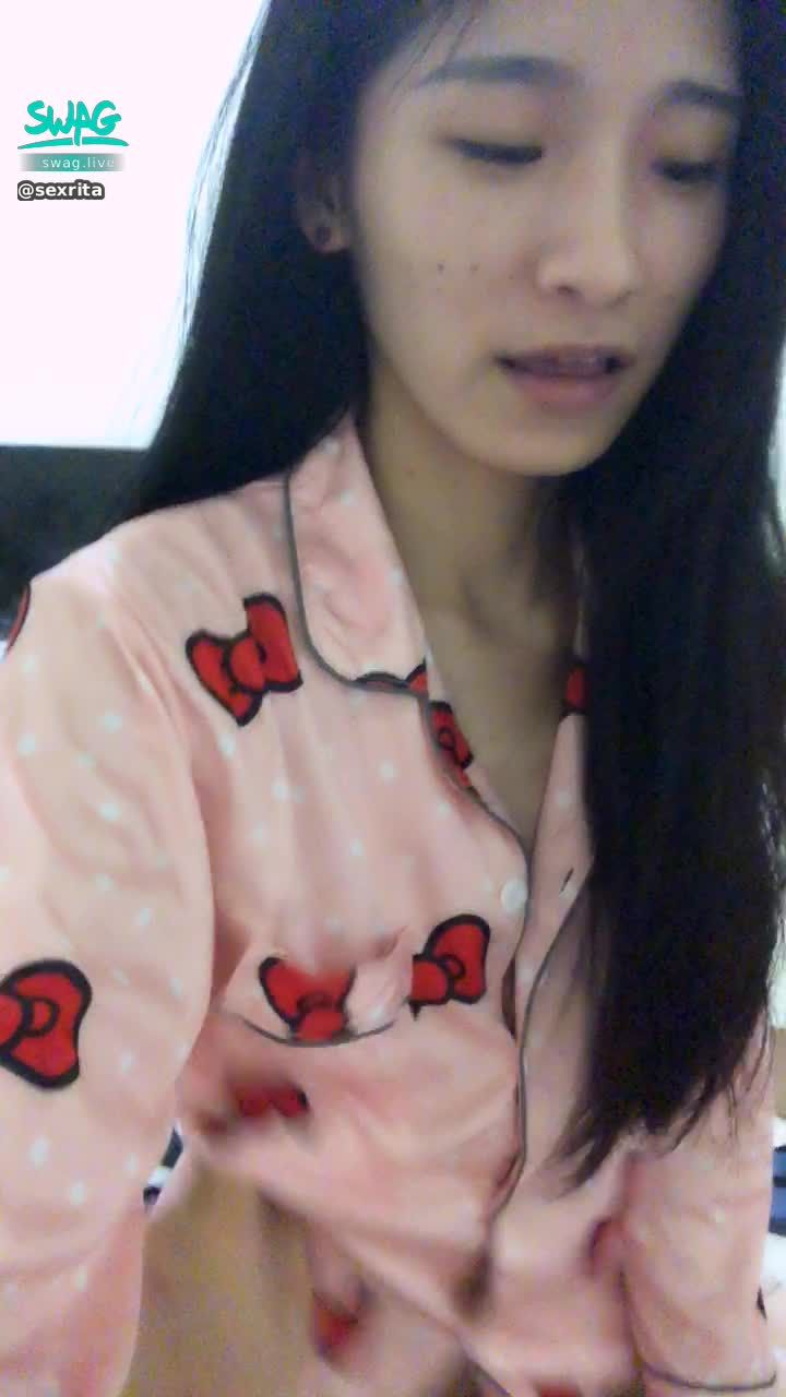 s*****a : 房東怎麼這樣無套差人家啦！女上位搖到房東受不了❤️差點中出人家ㄌ～