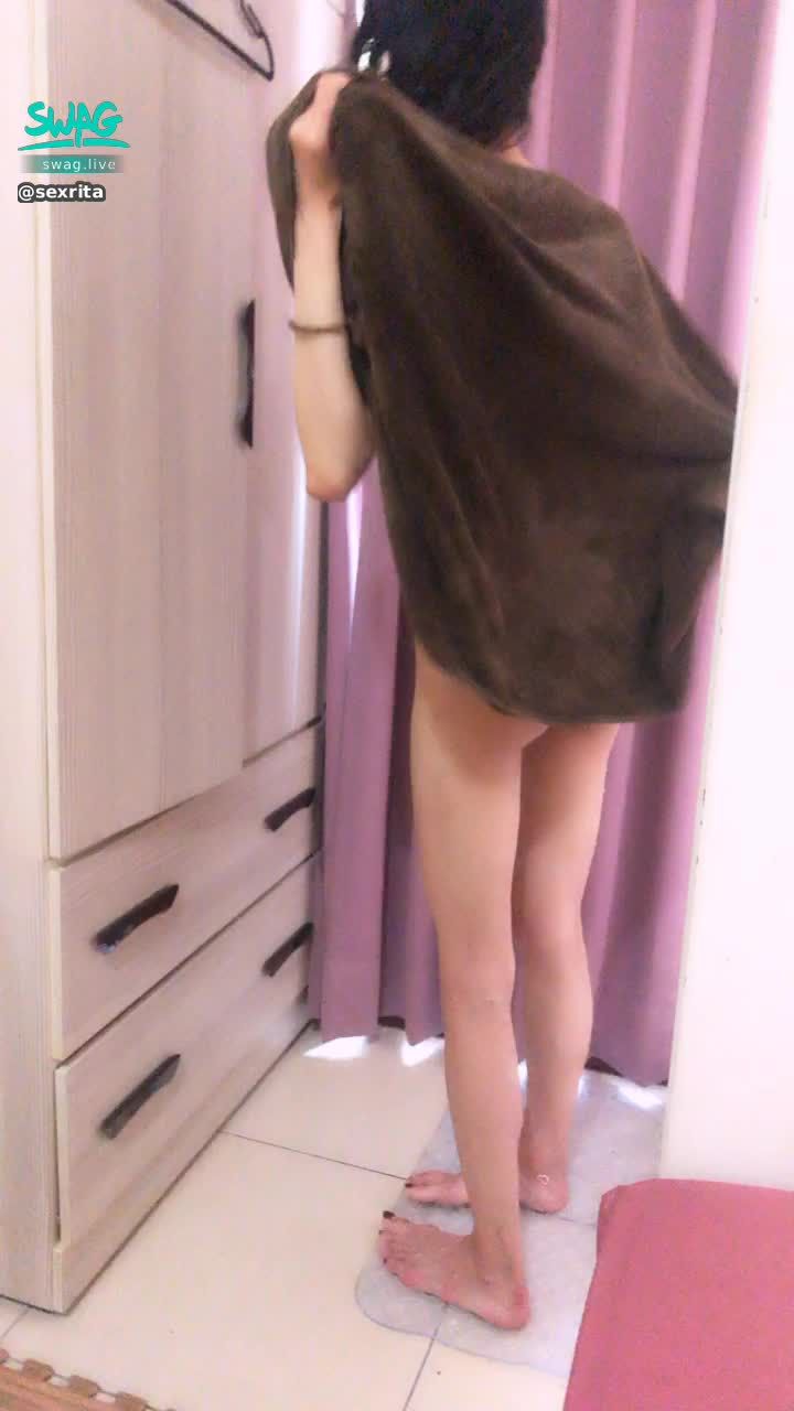 s*****a : 芮芮全裸出浴❤️擦身體❤️學長亂看