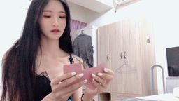 s*****a : 閨蜜男友來幫閨蜜拿東西 留下陪我玩遊戲
輸了脫一件 結果大戰一番