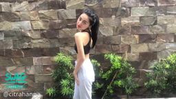 citrahanna : Lets get squat and wet 💦