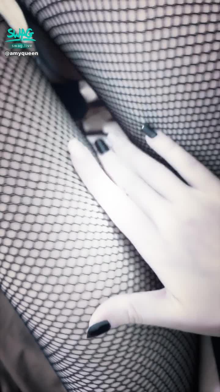 a******n : 高跟鞋👠腿控 這樣穿好淫蕩😈想被你掰開腳⋯⋯？