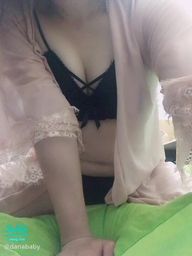 d******y : 👙👙👙戴娜越來越發騷了~~
最喜歡從後面來 等你來開發😝