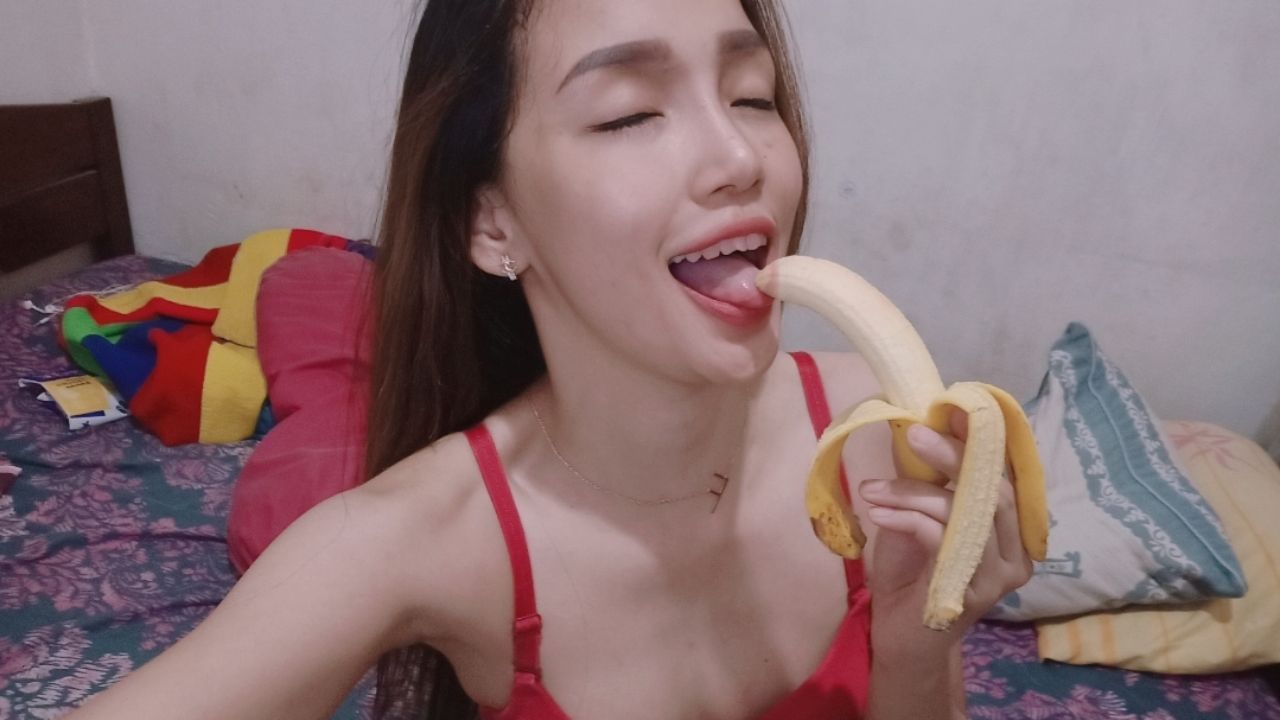 stephanykim : PLAYING BANANA 🍌🍌🍌