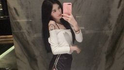 s*****a : 來交文案 調情老闆加薪 老闆老婆還在樓下
直接被老闆撞起來 還不敢叫太大聲⋯