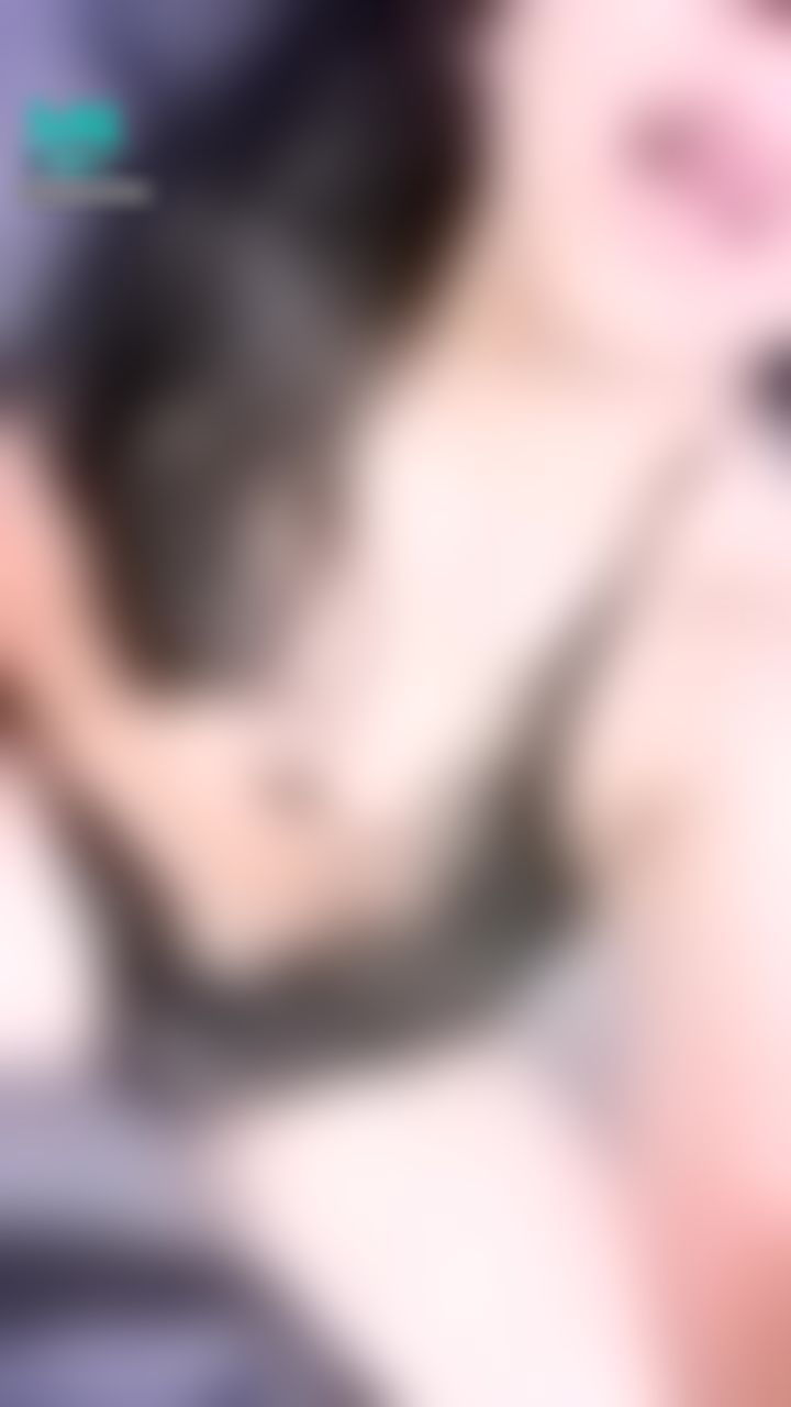  : 🔥挑逗必解💯💯💯💯
這姿勢⋯這舌頭⋯
你還放我一個人在客廳？？？