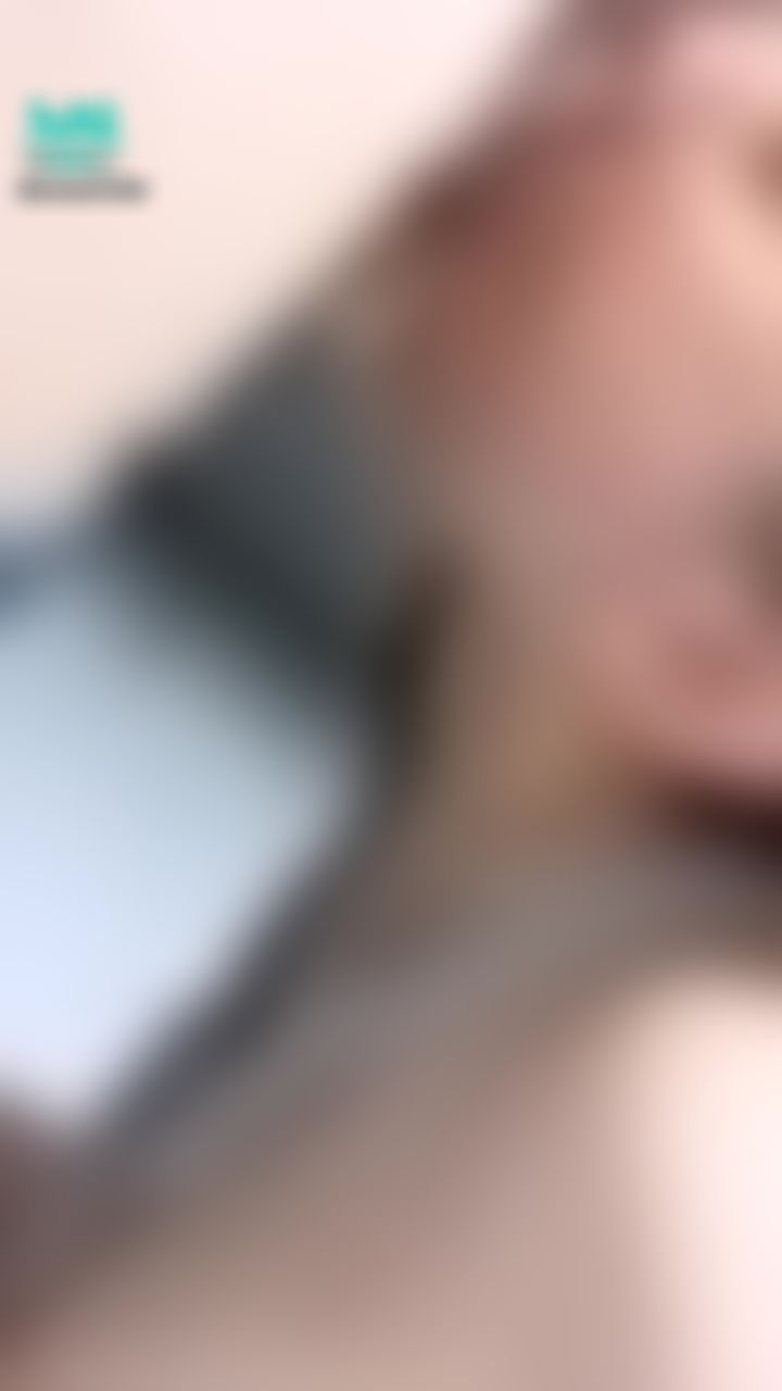 wannababy : ㊙️鄰居的故事㊙️ 是有多粗 不要騙喔 鄰居回不然你驗貨看看就知道 就把我手抓過去摸他弟弟 然後吻了上來 ...
為了讓大家有畫面 只好把鄰居抓上來 回到當天的場景😈