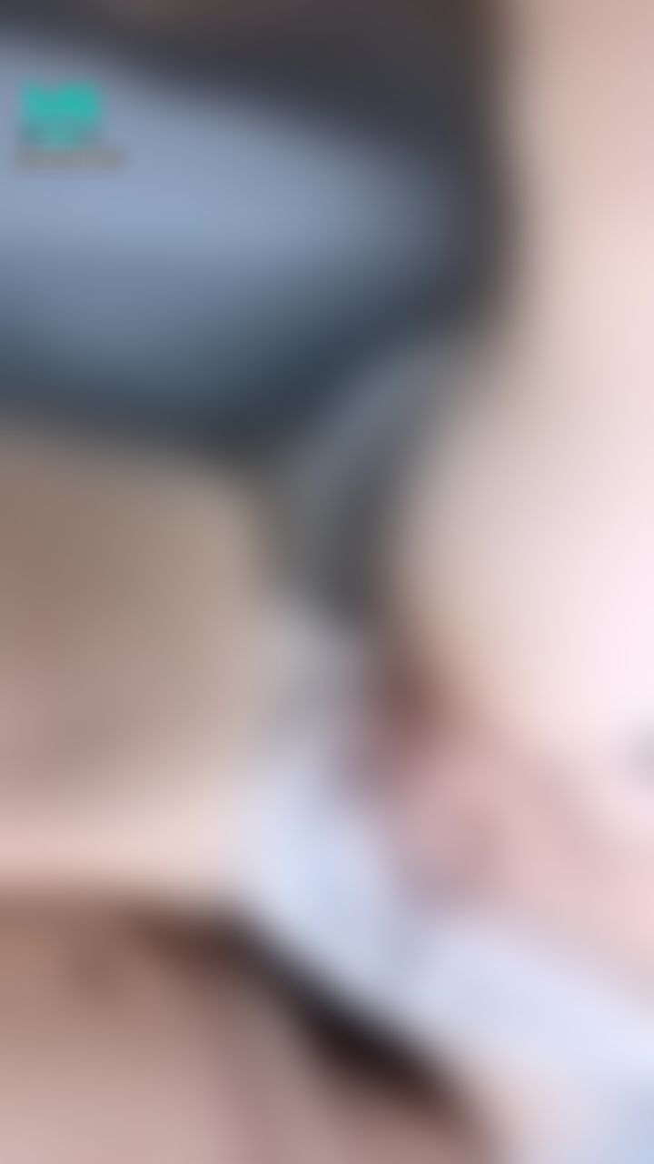 wannababy : ㊙️鄰居的故事㊙️幹到一半 鄰居女友電話來了 我趁他拔出來講電話的時候 蹲下去深喉嚨 鄰居還壓我的頭 看來是很爽🤪 鄰居女友問他怎麼曬衣服這麼久 他說他順便抽煙 殊不知是在跟別人打砲 ...👻👻👻