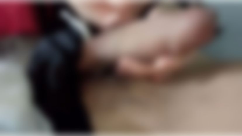 lizbaby : 竟然趁姊姊和姊夫睡著後偷偷潛入姊姊房間口交正在熟睡中的姊夫,姊姊就睡在旁邊~