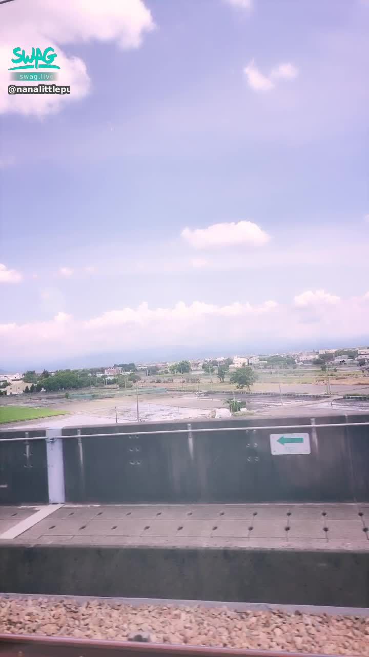  : 我很喜歡看著天空 然後看著雲看著山 尤其最近的夕陽都很美 

知道最近大家工作都很忙碌 也很累 但答應我 再忙再累也不要忘記照顧好自己

好嗎❤️