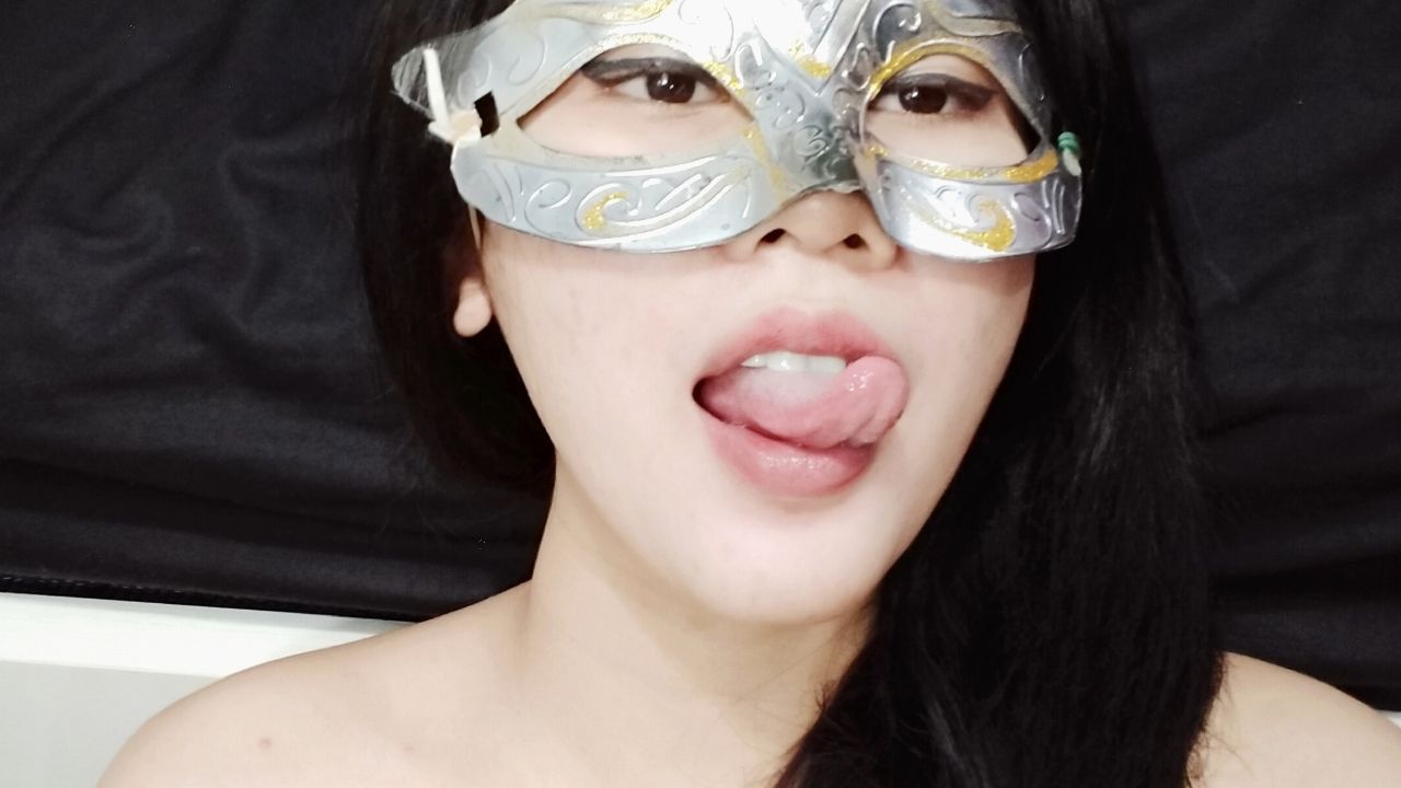 v**********a : kiss me honey