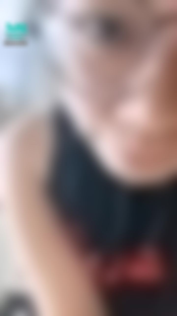  : 小比下班了😣😣累累，哥哥來幫我按摩好不好🥺🥺🥺？