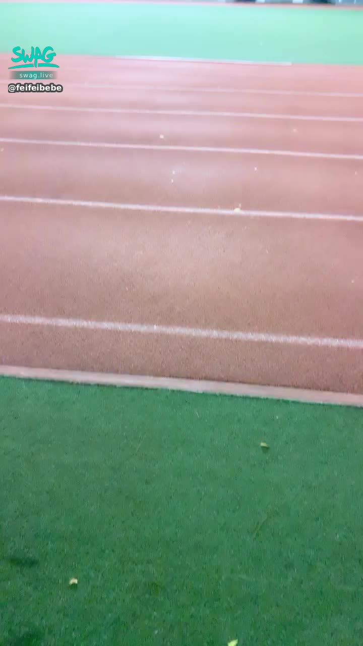  : 剛跑完步.... 身體流了好多汗💦 真的很爽呢😳