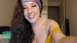  : Busty Girl Fucks Her Dildo