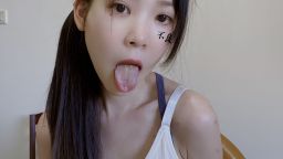 simonac : 哥哥們要看殘寶貝吃香蕉嗎,還是上繳的我最愛