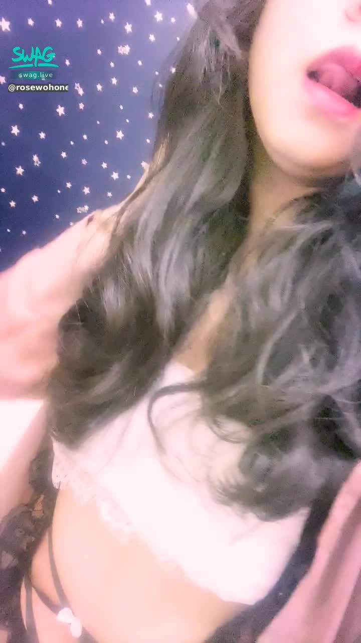 r*********y : 淫蕩女僕來幫你打掃🧹
主人⋯今天要清管管嗎🔥🔥🔥