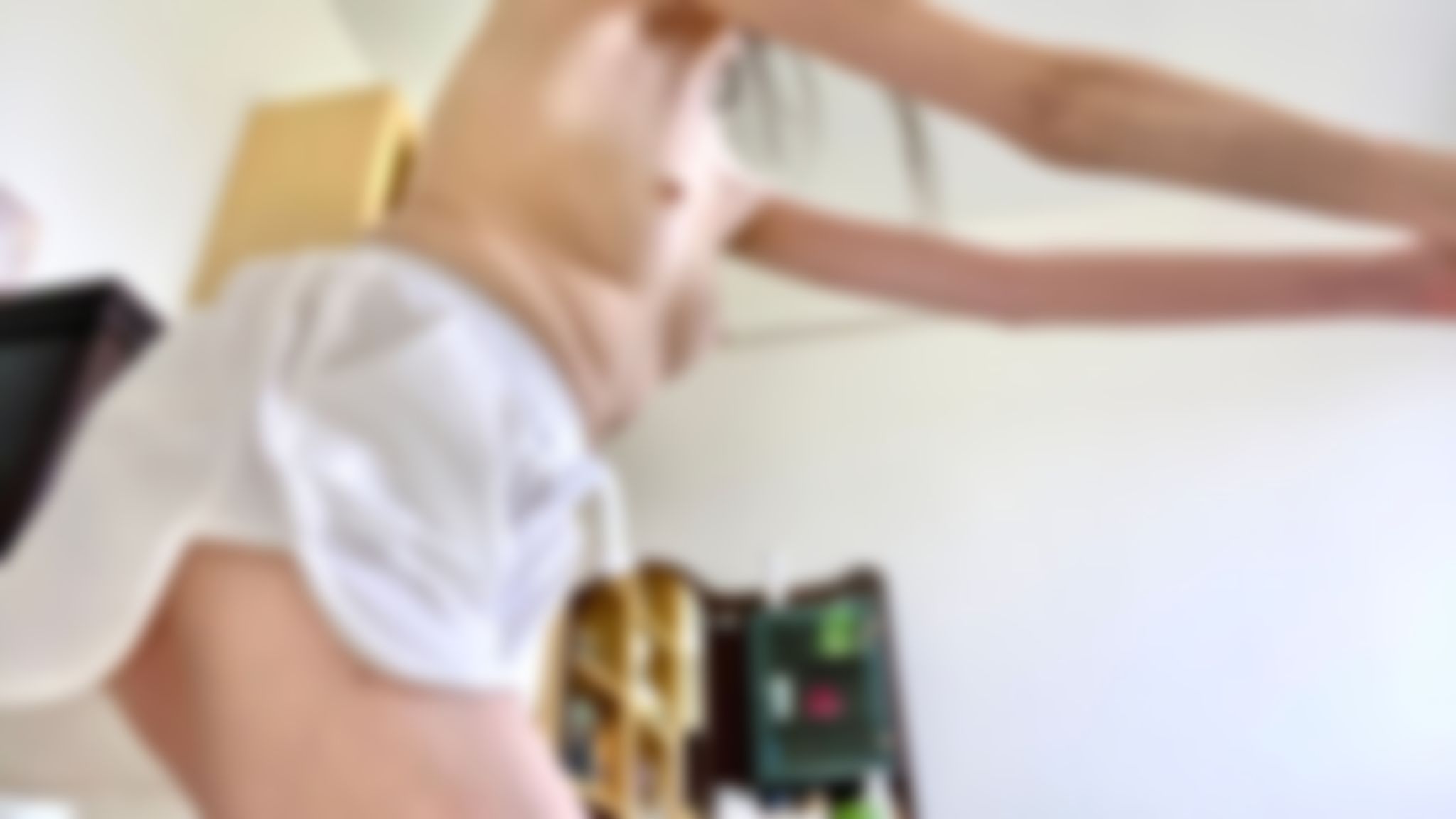 simonac : 殘寶貝穿紅色丁字褲深蹲低角度拍鮑魚屁眼特寫,能跟我做到影片最後的哥哥沒有獎勵喔!
Squatting squatting in my registry registry G string zooming in on my vagina and asshole, Fans who can make itTo the end of the video with me gets a reward