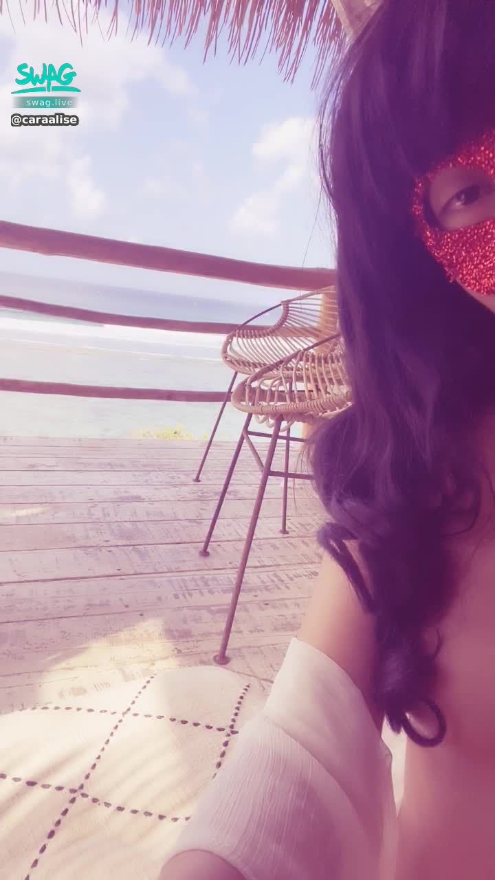 c*******e : Fuck me in the beach babe 🌊 so horny aahh 💦