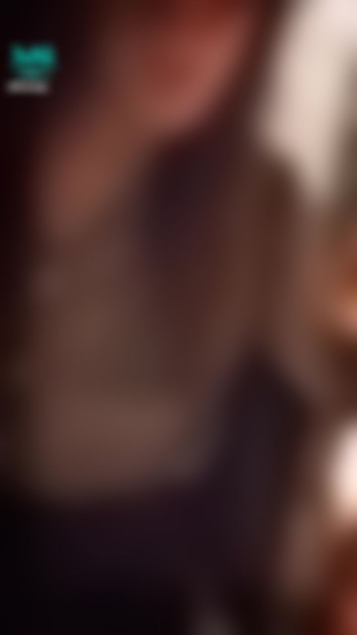  : 👩‍🏫與高中暗戀的老師再重逢💕我叫小鐵，剛畢業的新鮮人，這週工作面試一直不順利，所以餓好久肚子頭暈腦脹的我，路上不小心往一個妙齡女子的胸口倒過去