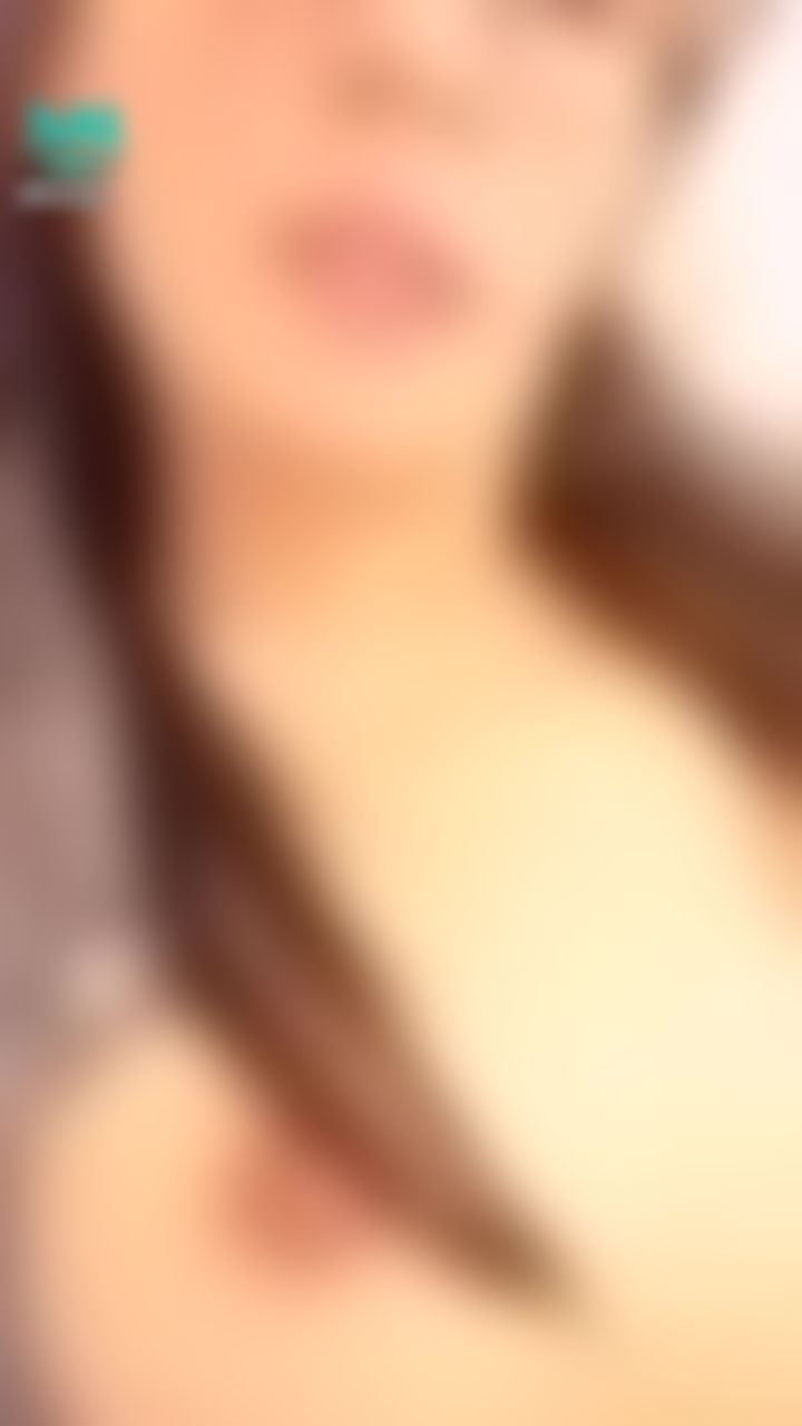  : 👩‍🏫與高中暗戀的老師再重逢💕我向老師雙乳撲過去，瘋狂在她奶頭上又吸又舔，她的奶頭越舔越硬，呻吟越來越大，最後老師竟然說...