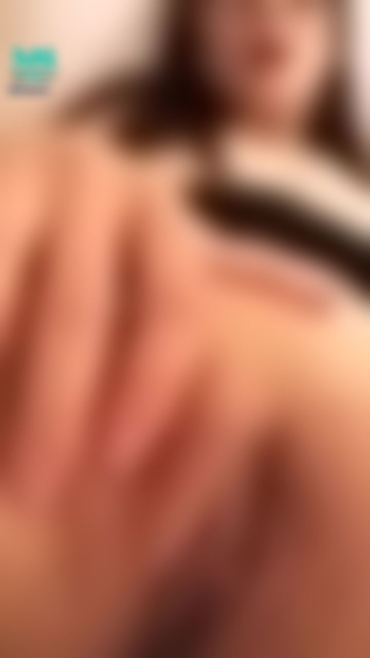  : 👩‍🏫與高中暗戀的老師再重逢💕老師叫我把身子轉過去她那邊，我跟老師在69！！！！
用力吃著彼此的性器！
