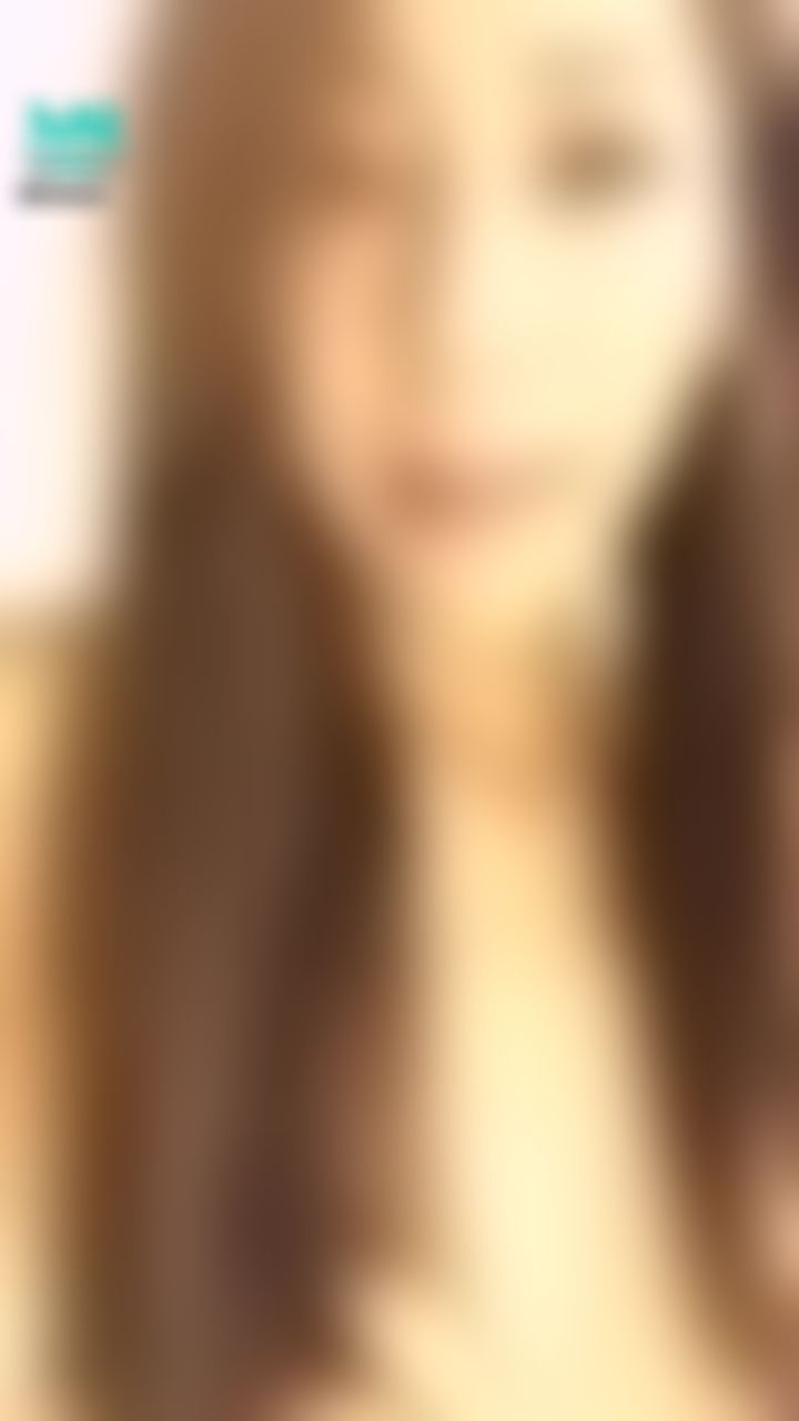  : 👩‍🏫與高中暗戀的老師再重逢💕她一跨坐我的腰上，我肉棒馬上又興奮翹起來。 老師扶著我的肉棒對準她的穴穴，慢慢坐到底