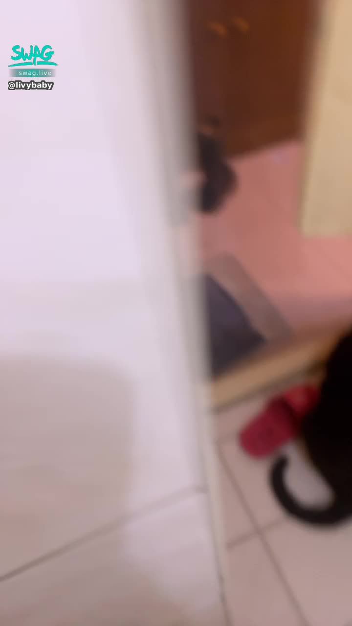 livybaby : 尿尿完竟然發現沒有衛生紙🥺