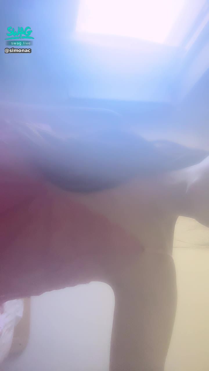 : 殘寶貝的手為了哥哥弄壞了啦！I dropped my cellphone into tge toiley for daddies