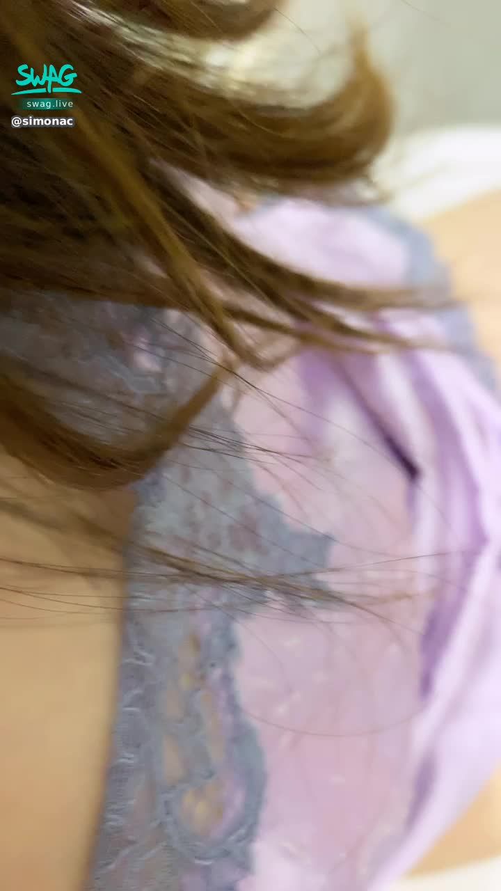  : 新片上架吧！殘寶貝用一支要價$3000美金的口紅按摩棒慰慰！ New video up! Masturbating eith a $3000 USD lipstick massager