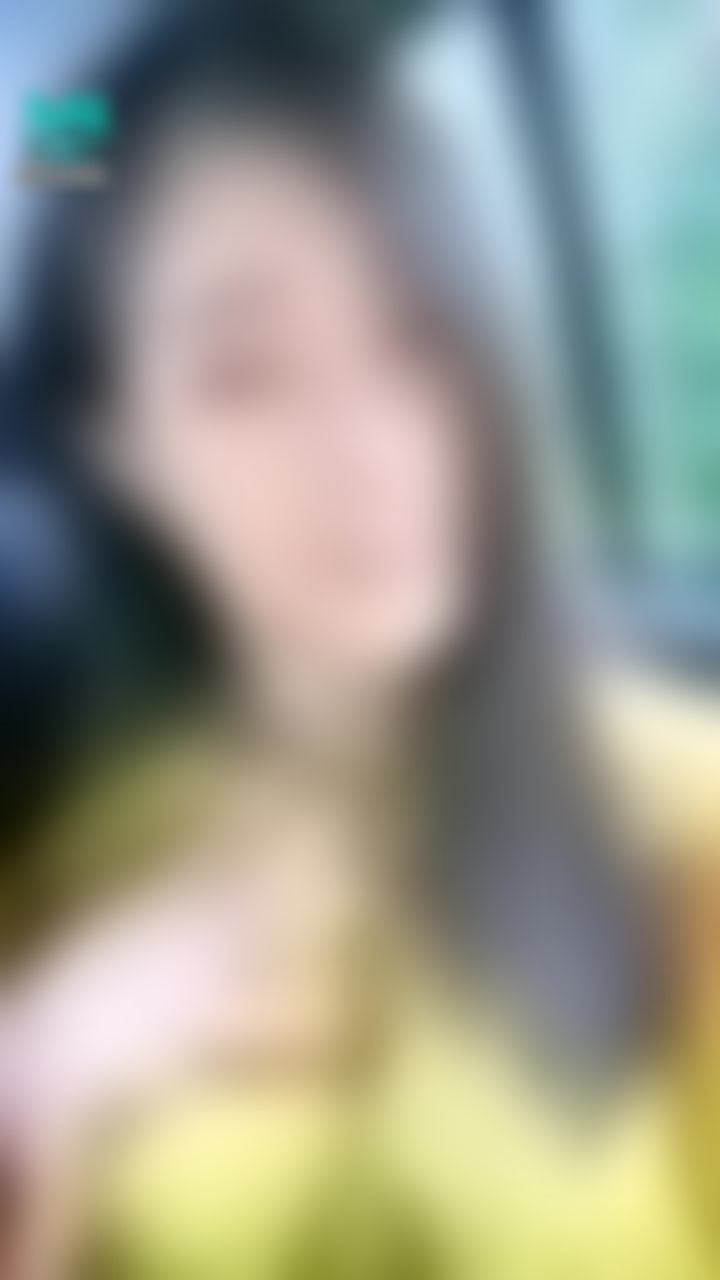  : 今天出去玩❤️
後座真的是很開心的位置，還好昨天有去看醫生🤣
我真的是一個不太會生病感冒的人，但通常只要一感冒就會很嚴重😔
最近天氣轉涼，要小心不要感冒了唷❤️