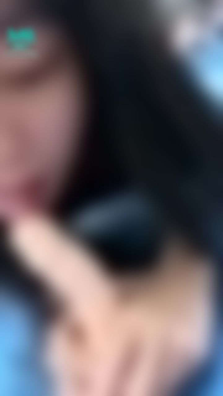 sexyemily : （露臉 練習吹屌1 ）一秒鐘舔15下？！
