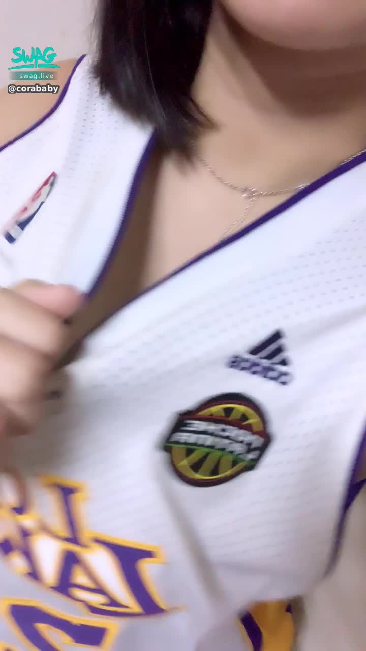  : 🌸 cora新寶貝 Day5 💕 福利😳...不小心拉太下來了😱😜