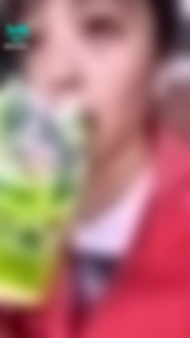 s******a : 運動完就是要舔喝一下飲料～想被舔舔嗎😳😳