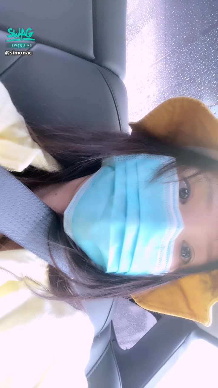 simonac : 殘寶貝搭特斯拉渡假去！要約會聊天室私訊/ on board with my Tesla to my staycation! Message me for a date!