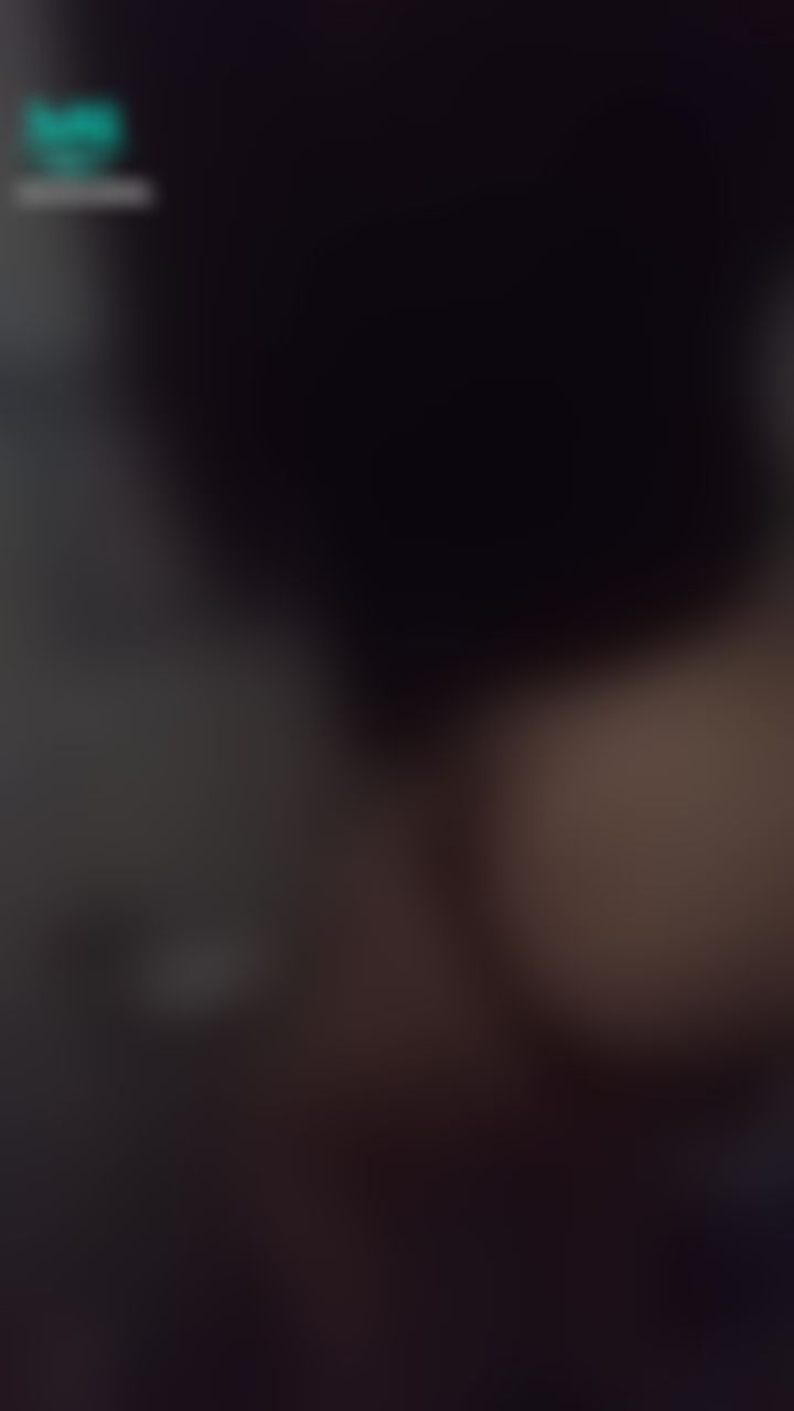  : 淫蕩小騷貨的公廁肉臀，想被你強壓在牆上，強行後入