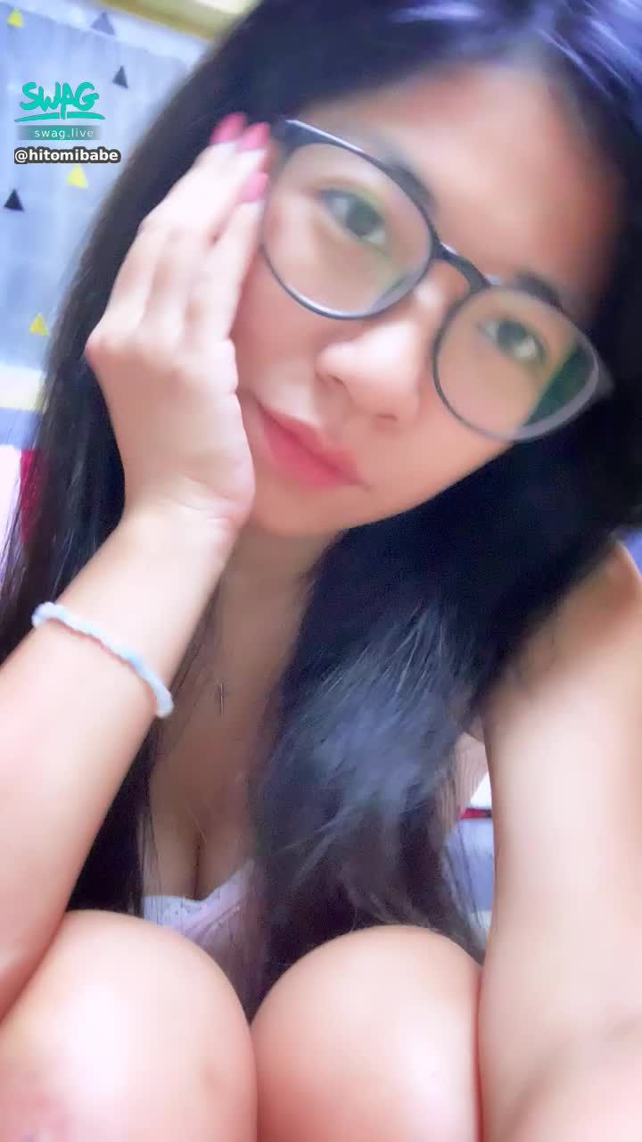 hitomibabe : 我旁邊有男人之下 拍一個