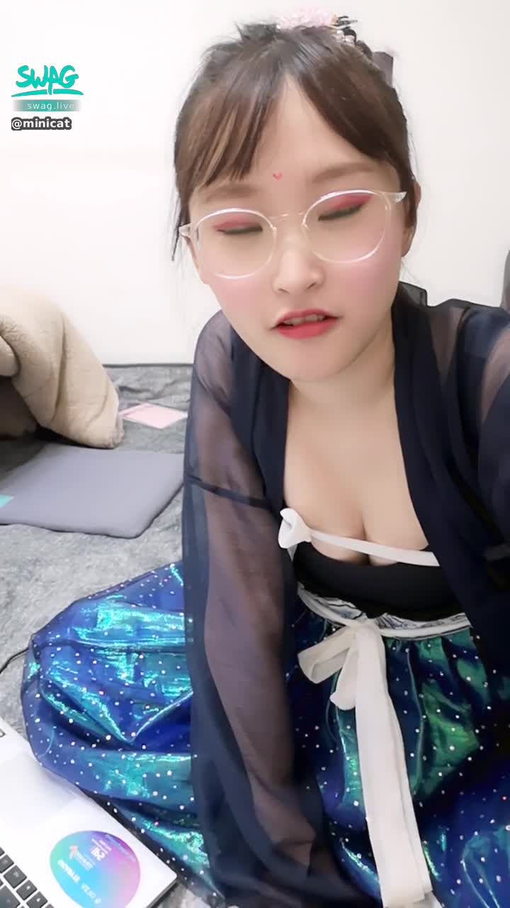 minicat : 8：00直播實戰【唐朝貴妃穿越到現世被現代人當成肉便器瘋狂實戰】