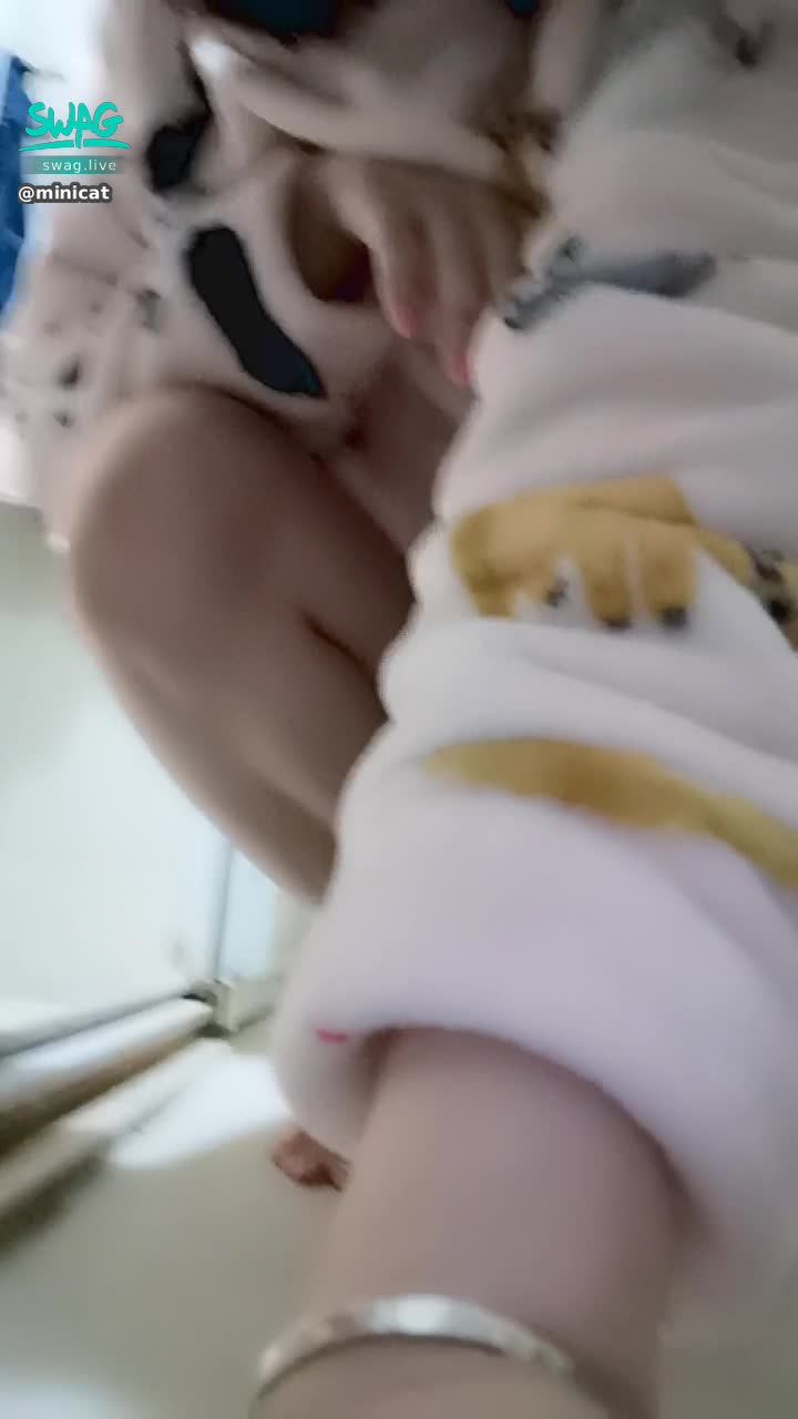 minicat : 看來大家也只想看我尿尿而已…