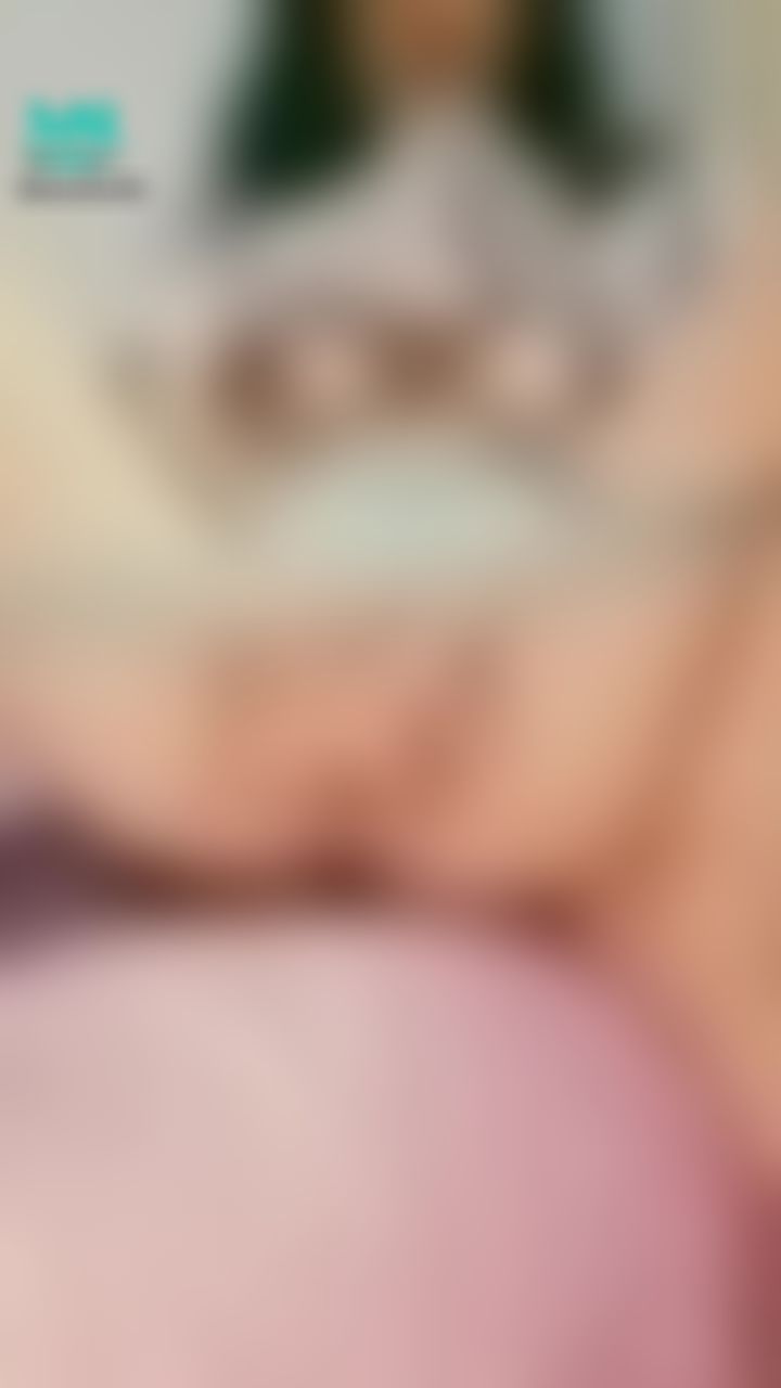  : 剛剛一隻手指在加一隻手指……聽到水聲好興奮