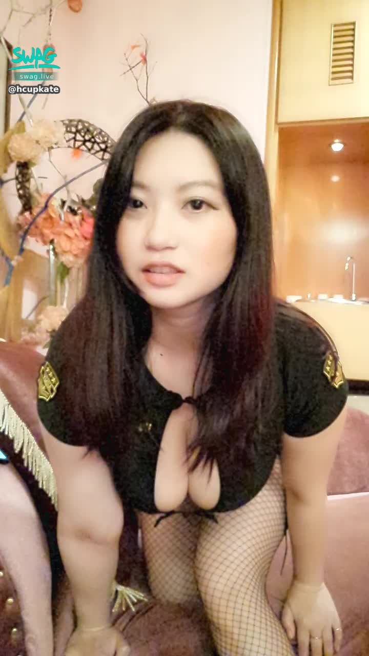  : 😈台北小女警😈知道的都說我很會搖，你喜歡在上面還是下面
