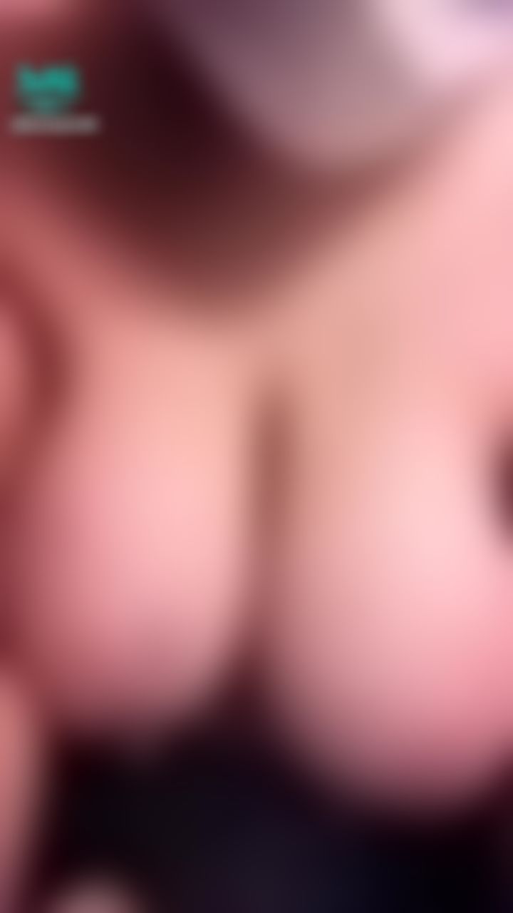  : 想聽聽光子女僕迎接主人時說的經典名句嗎？❤️

「啊！歡迎回來，主人，您辛苦了！」
「那個⋯⋯您想先洗澡、先吃晚飯，還是⋯⋯先吃我呢？」

是日文版的呦～不知道這樣會不會更有女僕的感覺呢？🥰😘❤️

歡迎許願想看什麼樣的限時動態或是訂製專屬的私人照片影片來解鎖！想要光子對你說什麼都可以呦～語言的話，還是以中文為主，我只是在賣弄一點日文，不是真的會這個語言啦哈哈，不過如果許願要日文或英文的話⋯⋯我會盡力嘗試😝