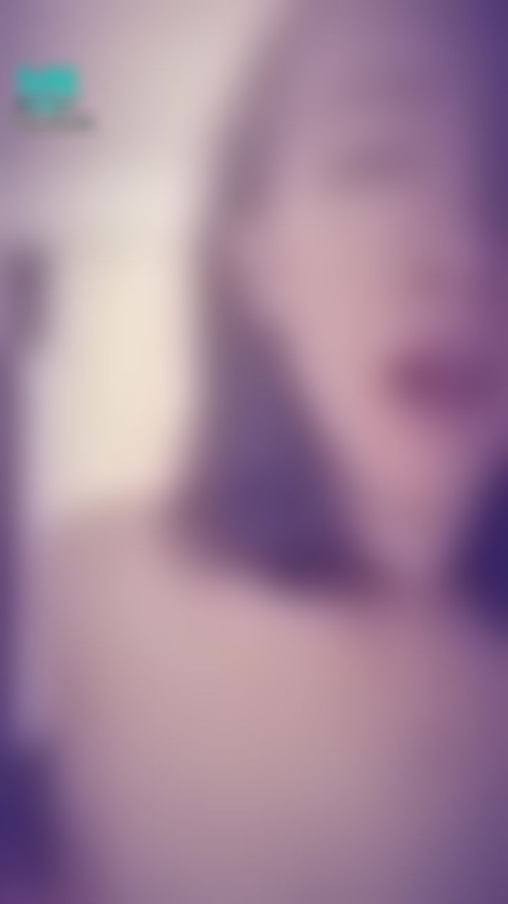 c**********e : 後入表情這樣是不是太興奮了點？奶奶晃成這樣……背後有人幹我嗎？靜音了……怕太大聲吵到我媽