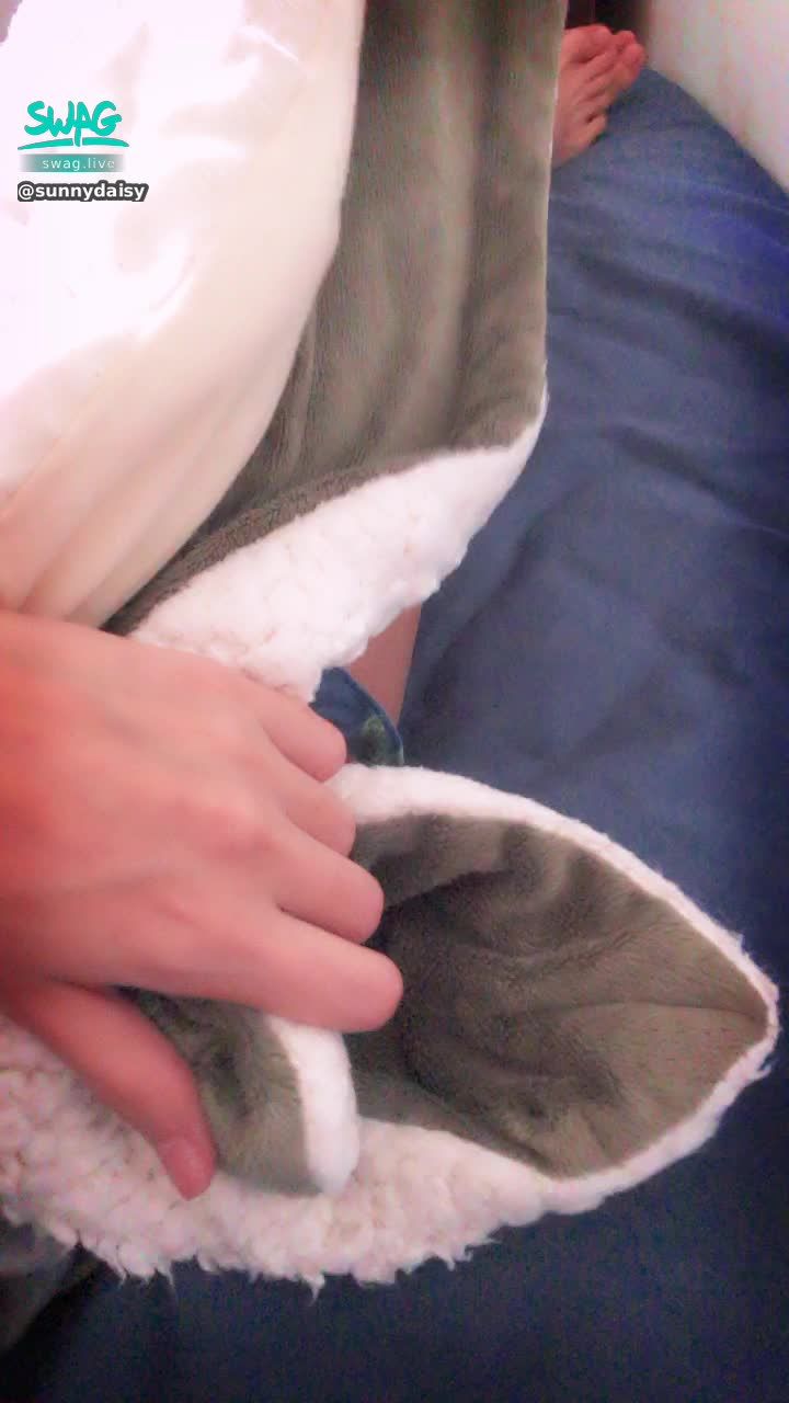  : 嗯～～～不想起床