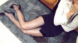 funnyg : 化身哥哥的小秘書,
美麗臉蛋、完美身材加上絲襪高跟,
受得了嗎?
解開白襯衫慢慢誘惑到一絲不掛
用力打我屁股讓我更大聲的浪叫...
舒服嗎...?小秘書女上位要把你搖出來.....
