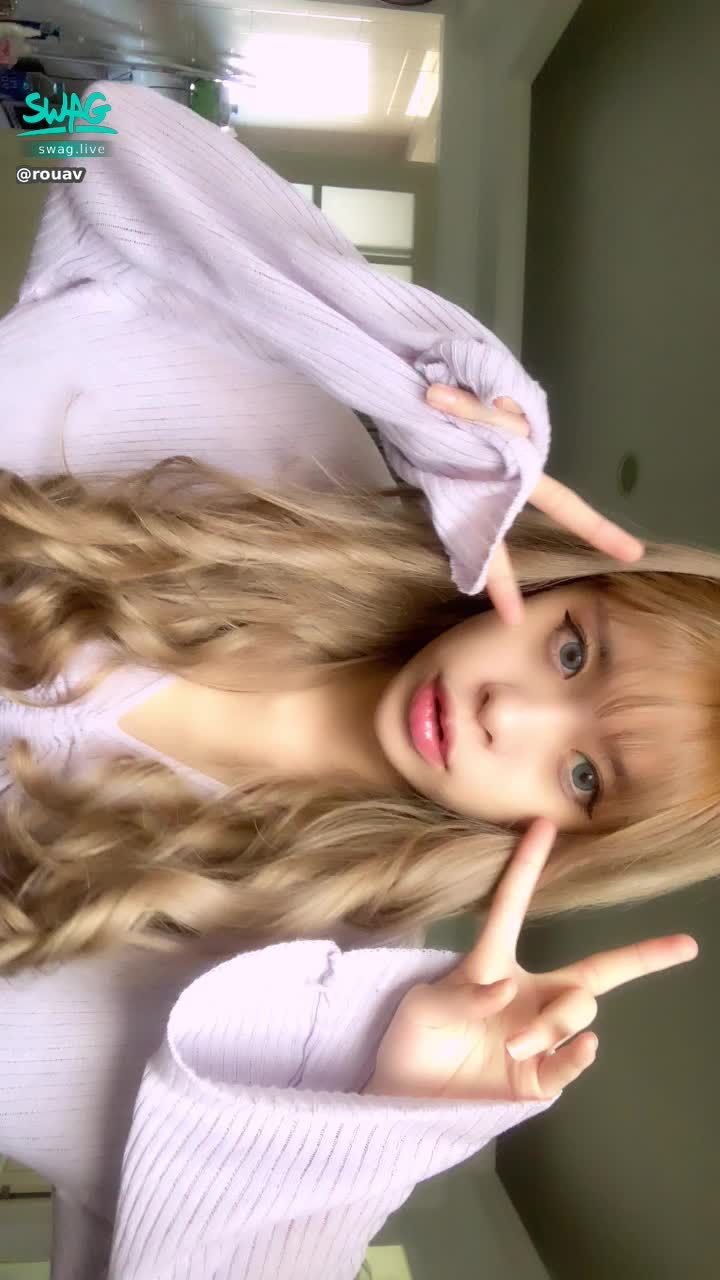 r***v : 哥哥不開心就看我或幹我❤️❤️❤️😖😖