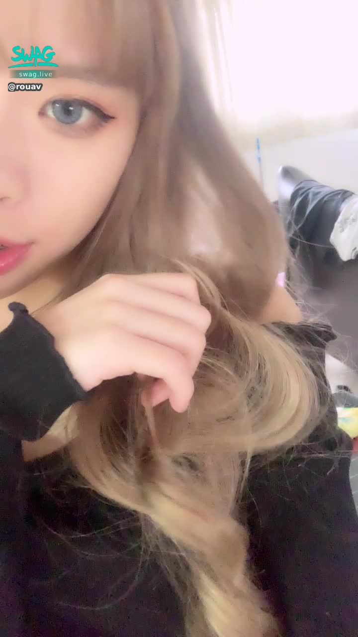 r***v : ❤️女神雪白的胸部等你來弄溼😖😖😖😖