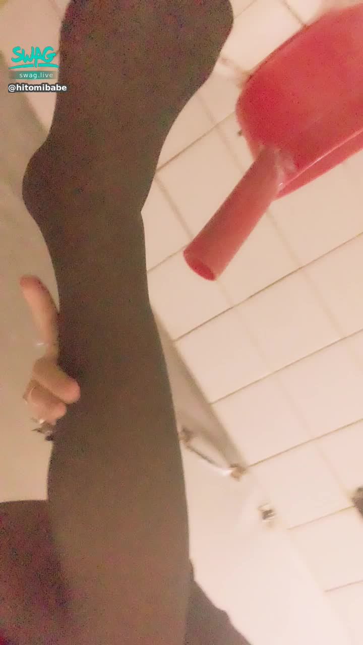 hitomibabe : 露臉拍絲襪腿 還挑逗 鮑魚
