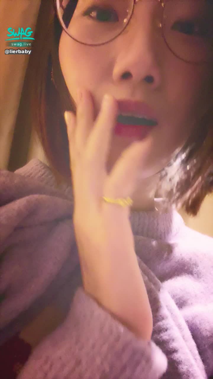  : 每次摸自己都覺得...皮膚怎麼這麼滑😝